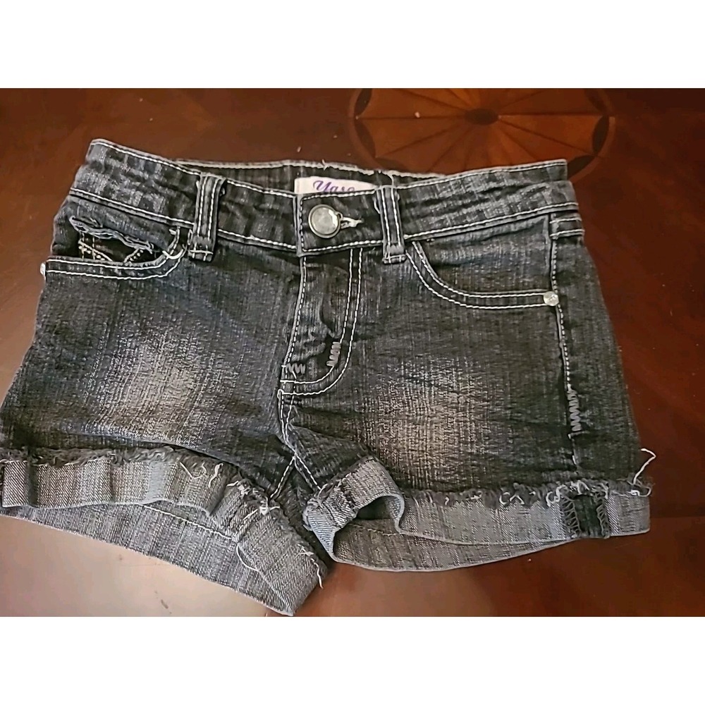 Preowned Good Condition  Girls Yaso Blue Jean Shorts Size 8 Dark Wash